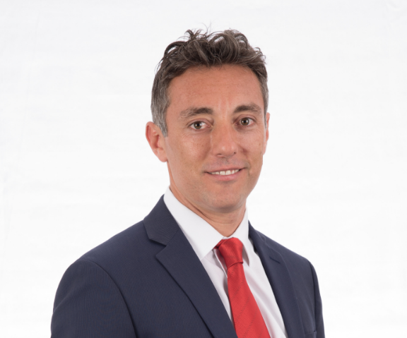Sebastian Morales  - Comprador de Facebook